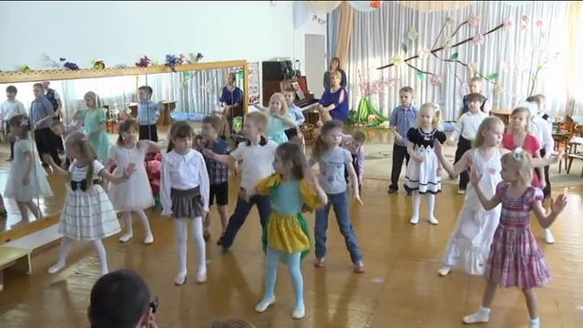 Танец для мамы на 8 марта в детском саду_37 смотреть онлайн