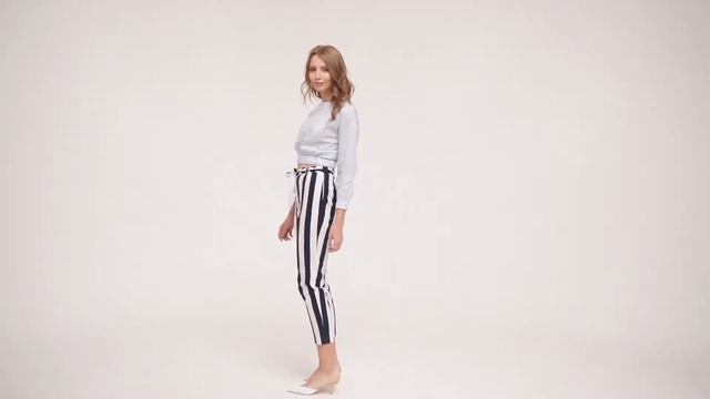 20 Кроп топ из хлопка и брюки из льна в полоску смотреть онлайн