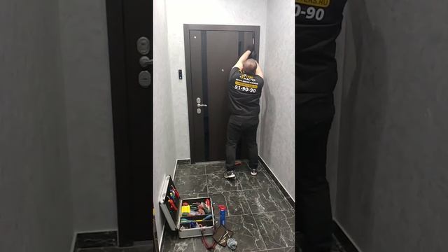 Ремонт дверей в Тюмени. Ремонт сейф-двери, устранение провисания, регулировка. Турбомастер. 91-90-9 смотреть онлайн