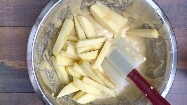 Яблочный пирог как у мамы: классическая шарлотка с яблоками в духовке смотреть онлайн