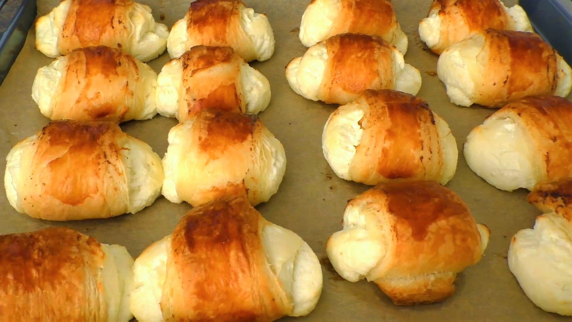 Слойки с творогом - простая и очень вкусная выпечка к чаю. смотреть онлайн