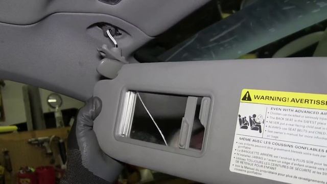 How to Remove / Replace Your Sun Visor - 2004 AUDI A8 D3 смотреть онлайн