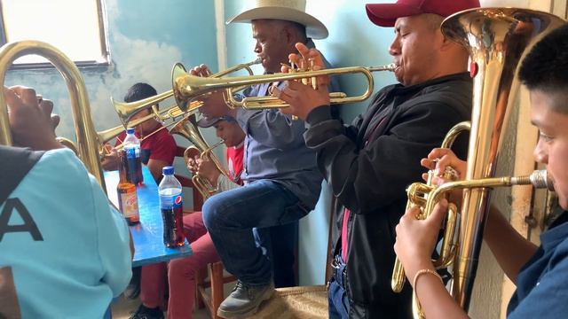 🎺🎺CONOZCAN A DON BENJA ACHO EL GRAN TROMPETISTA DE LA BANDA SANTA CECILIA DE MOYOTEPEC DE JUÁREZ🎺🎺 смотреть онлайн