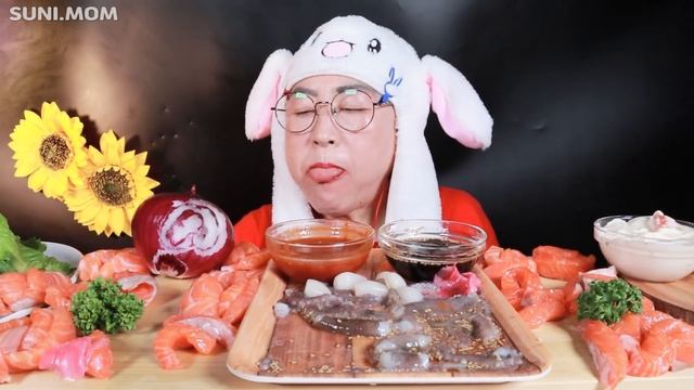 ASMR MUKBANG 감동의 연어국수, 극강의 쫄깃함 산낙지 먹방 SALMON & RAW OCTOPUS EATING SOUNDS!! смотреть онлайн