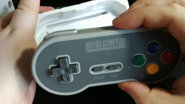 Распаковка второго беспроводного геймпада Super Nintendo от 8BitDo смотреть онлайн