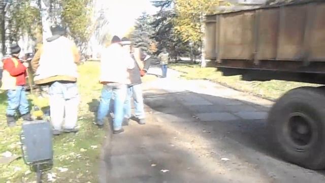 Краматорск. Б. Машиностроителей. Реконструкция или уборка? 27. 10. 2016г. смотреть онлайн
