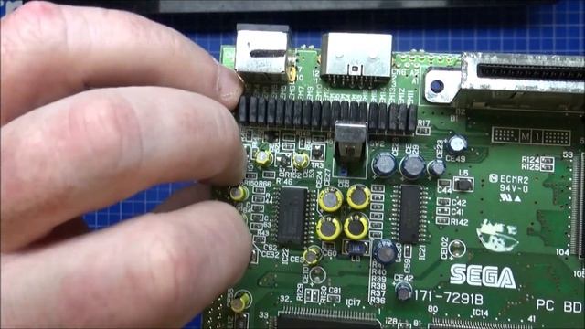 Sega Saturn. Teardown, Clean & Repair смотреть онлайн