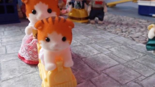 Sylvanian Families/Calico Critters Maple Cat Family Slideshow смотреть онлайн