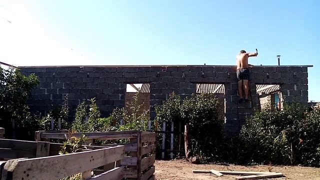 Проклюнулись утята - порода башкирская цветная. Закрыл франтон. Закинул стропила на гараж. смотреть онлайн