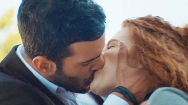 Barış and Elçin's messages were revealed and it turned out that the couple was in love смотреть онлайн