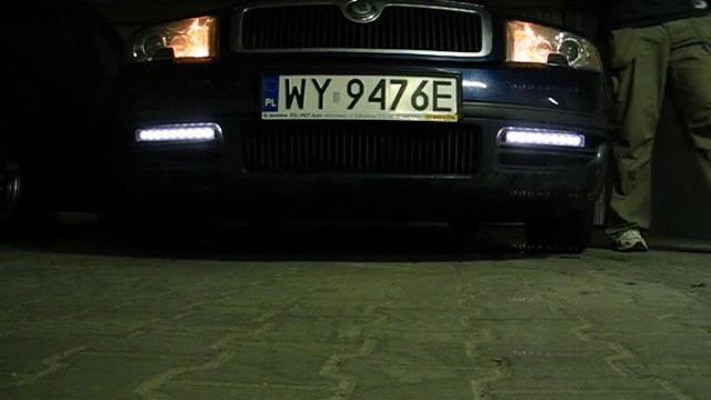 DRL Fade Out 9x 1W LED, Zdalne Sterowanie + Postojówki światła Dzienne Skoda Superb