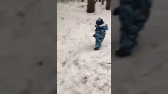 Медвежонок, гуляет по снегу. Тема, 1 год. смотреть онлайн