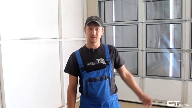 Установка автоматических секционных панорамных ворот с калиткой смотреть онлайн