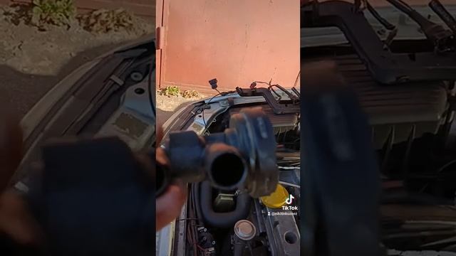 Опель вектра б 1,6 v16 ,замена клапана печки и решение вопроса стойки амортизатора. смотреть онлайн