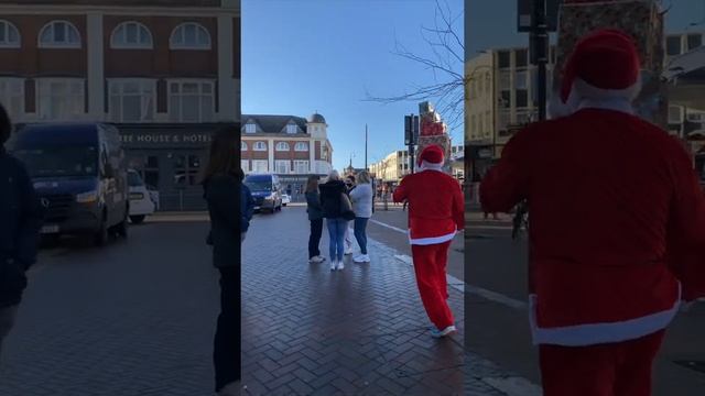 PUBLIC REACTS TO CLUMSY SANTA! смотреть онлайн