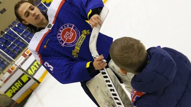 ЛУЧШИЙ БОЛЕЛЬЩИК МХЛ в ХК «КАПИТАН» - СЕМЬЯ ЗИНИНЫХ смотреть онлайн