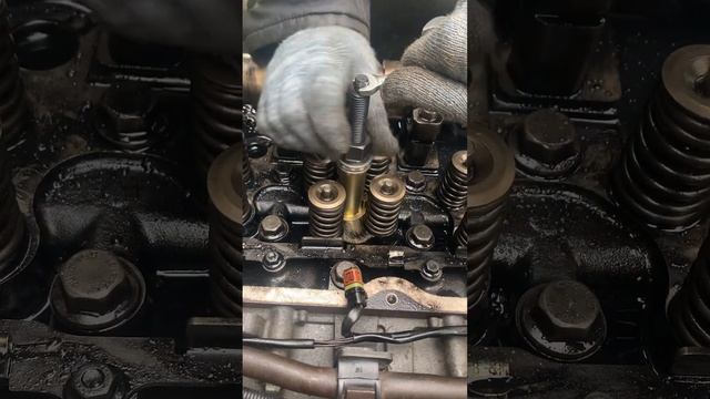 Установка стаканов форсунок Renault Premium dxi460 смотреть онлайн