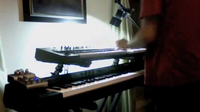 Roland VR09 Transistor Organ demo... a brief run through. смотреть онлайн