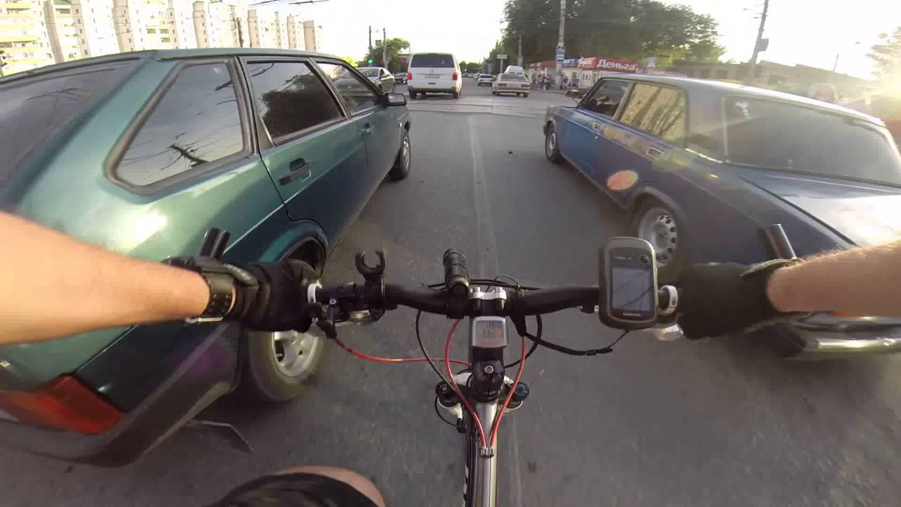 Как ездить на велосипеде в городе не стоит.