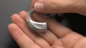 Как включать и выключать заушный слуховой аппарат (BTE)