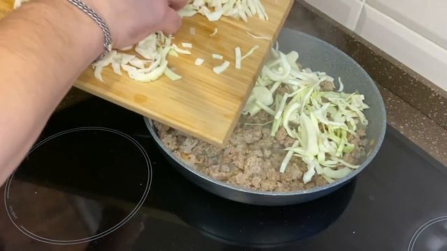 ВЛОГ 50 000 ПОДПИСЧИКОВ ! У Синди закончился корм ! Томленная капуста с фаршем