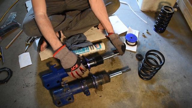 Front Strut Fix - Blown dampers on Toyota Matrix смотреть онлайн