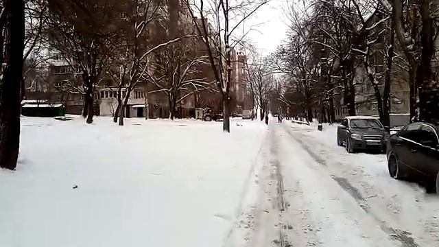 Смех со слезами!!!Маленький трактор чистит снег в Донецке,а синего уборочных машин нет!!!17.01.2018 смотреть онлайн