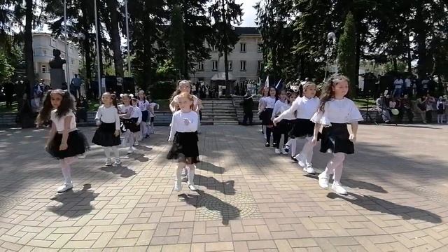 1 НУ ,,Христо Смирненски ", гр.Омуртаг Mini Star Dance 1 клас. смотреть онлайн