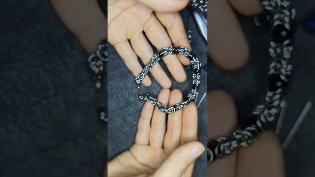 Чёрный оникс, вплетённый в сталь, в византийском стиле. #украшения #оникс #SharmSoul #сталь #москва смотреть онлайн