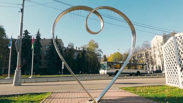 Химки. Прогулка в Парке 50-летия октября. Скрипучие качели. Парк или Сквер? Шпиц Юрич | Yurich_yuri смотреть онлайн
