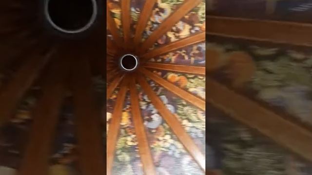 Граммофон с деревянной трубой, из ценных пород дерева с литографиями. Гобелен. 1935 год. СССР.