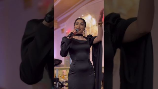 Брюнетка Очень красиво спела песню ?? смотреть онлайн