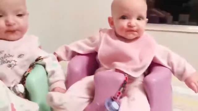 FUNNY VINE ★ Самые смешные близнецы детка спорят все Funny Babies Videos смотреть онлайн