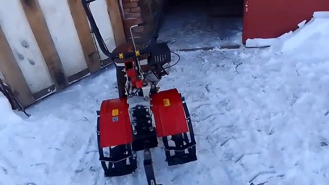 Запуск и работа мотора Угра/ лопата для мотоблока УГРА /уборка снега /работа отвалом/ часть 5 смотреть онлайн