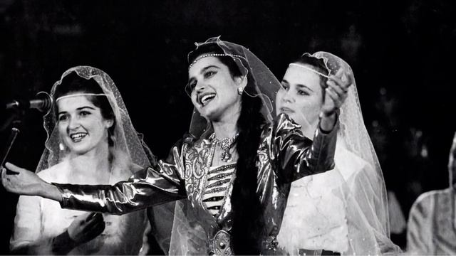 Аймани Айдамирова - ХӀай лепа дашо малх (версия 2) смотреть онлайн