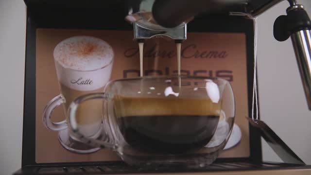 Обзор кофеварки Polaris PCM 1527E Adore Crema смотреть онлайн