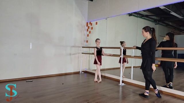 Plie, battement tendu, tendu jete, releve / Классический станок/Разогрев с Sidjem смотреть онлайн