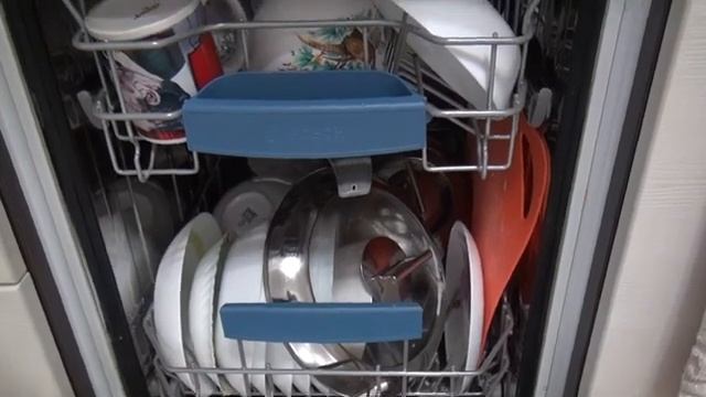 Как понять что посудомойка Bosch работает и как доложить в работающую посудомойку посуду смотреть онлайн