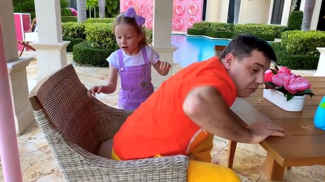 Nastya Juega Con Rompecabezas Y Se Burla De Papá