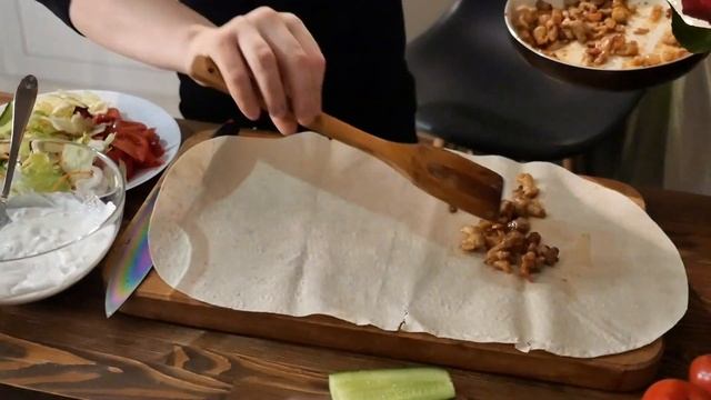 КАК ПРИГОТОВИТЬ ШАУРМУ ПО-ДОМАШНЕМУ? ЧТО ВКУСНЕЕ? СВОЯ ИЛИ BLACK STAR? #ЕДАБЕЛЬНО