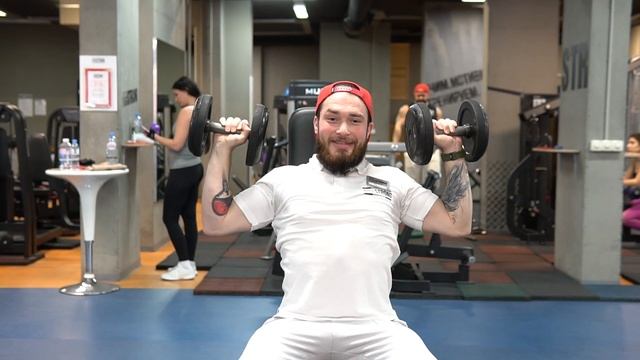 2 день Дельты 2 упр Жим гантелей сидя смотреть онлайн