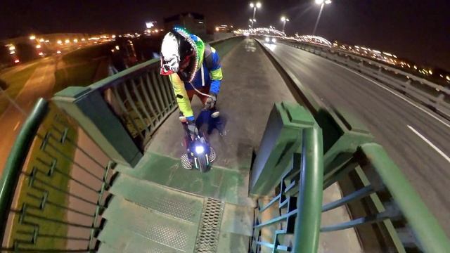 Ночная проежка и ночной Питер на моноколесе Begode RS под брейкбит. Наваливаю смотреть онлайн