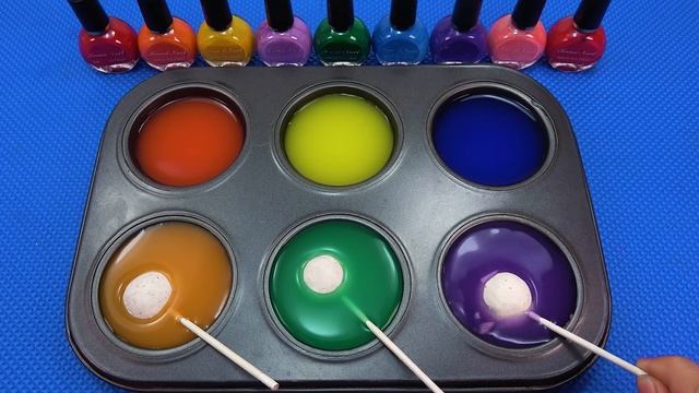 Приятное видео о том, как приготовить лак для ногтей Playdoh Candy с помощью цветного лотка ASMR смотреть онлайн