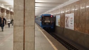 Новосибирский метрополитен - сборник поездов на станции Октябрьская!