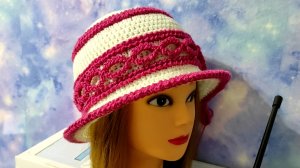 Шляпка с отделкой крючком.