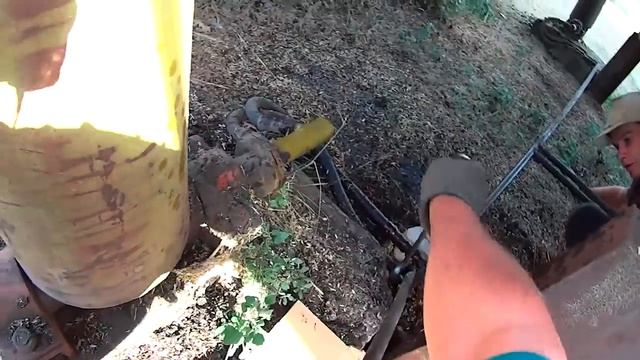 Началось в колхозе утро 3/43. А починимка гидравлику на ЗАВ 40 и форсунки на МТЗ 80. смотреть онлайн