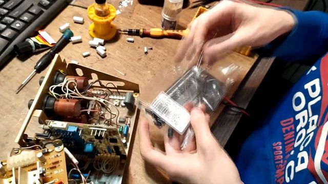 Меняем конденсаторы на усилителе КОРВЕТ 100У смотреть онлайн