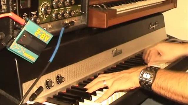 Fender Rhodes amp test смотреть онлайн