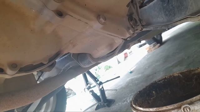 TUTORIAL CARA GANTI OLI TRANSMISI MANUAL AGYA AYLA 1.0 #Persneling смотреть онлайн