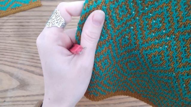 4 вида двухфонтурного жаккарда с однотонной изнанкой на вязальной машине Singer смотреть онлайн